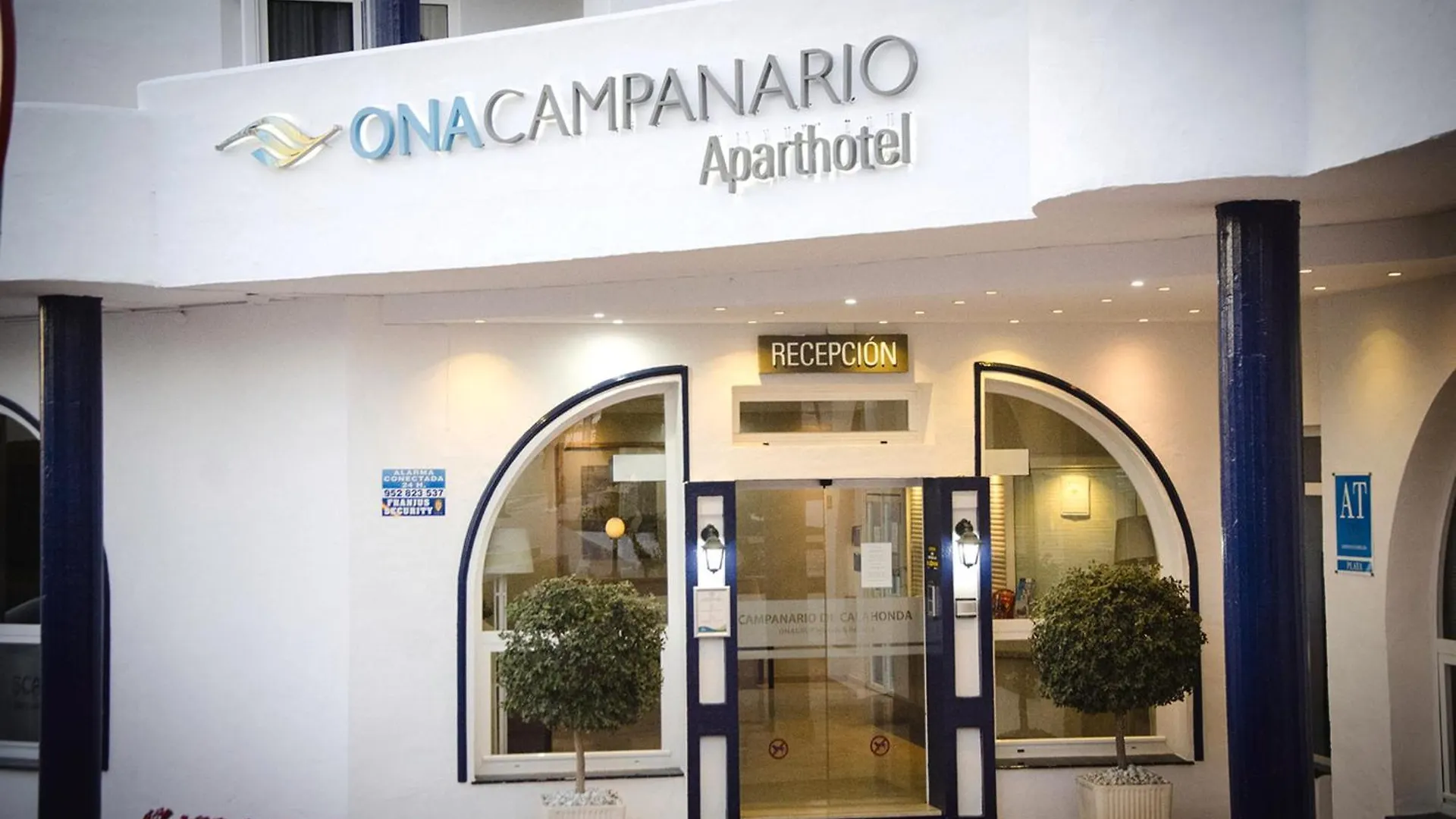 Luxury 2-Bed Apartment With Big Terrace In Aparthotel With Outdoor Pools In Calahonda Sitio de Calahonda